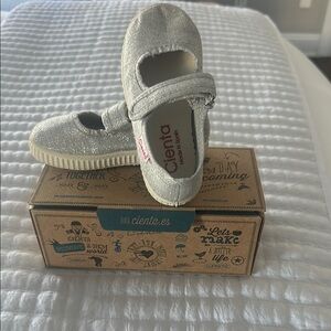Cienta Kids Silver Mary Jane Shoes